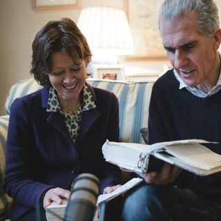 Nicky y Pippa narrando la Biblia en Un Año